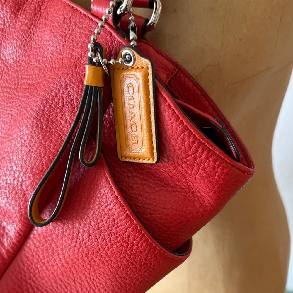Coach Vibrant Red Shoulder Bag wonderful condition many compartments zip closure - Picture 3 of 12